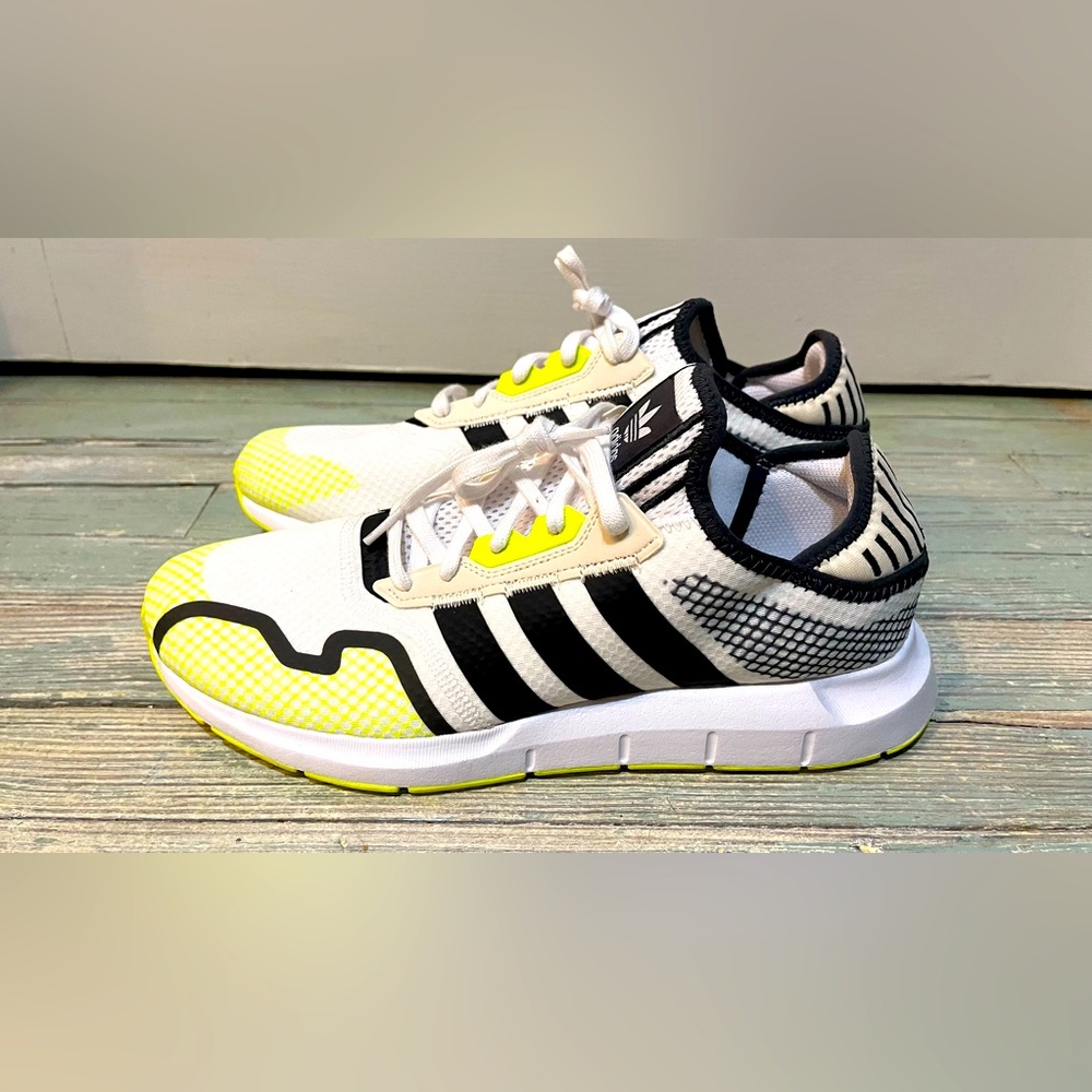 adidas Originals Men's Swift Essential Sneaker Size 11.5